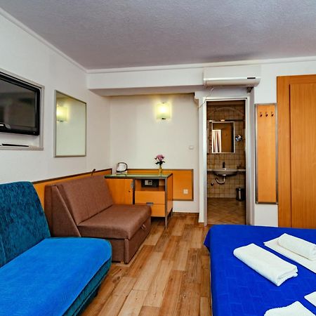 Hotel Savojo Петровац Экстерьер фото