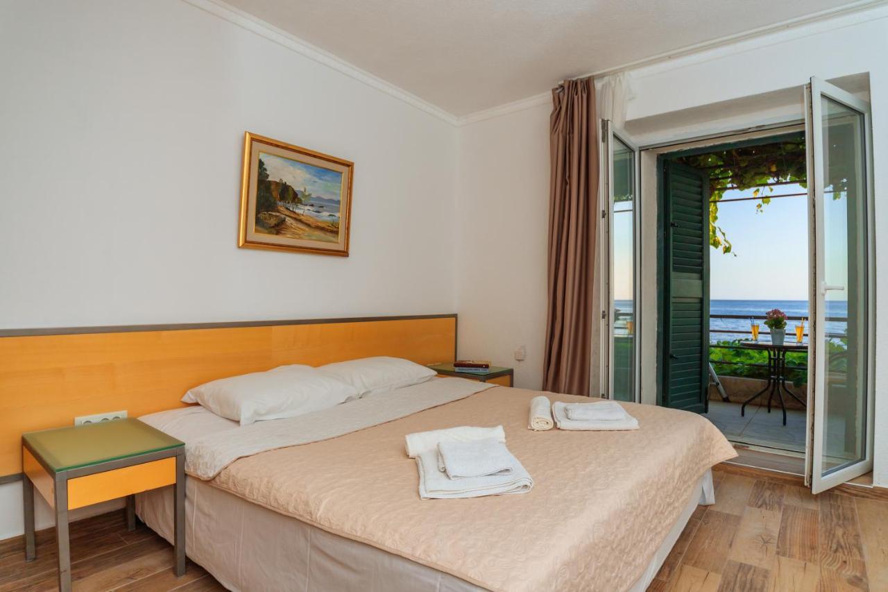 Hotel Savojo Петровац Экстерьер фото