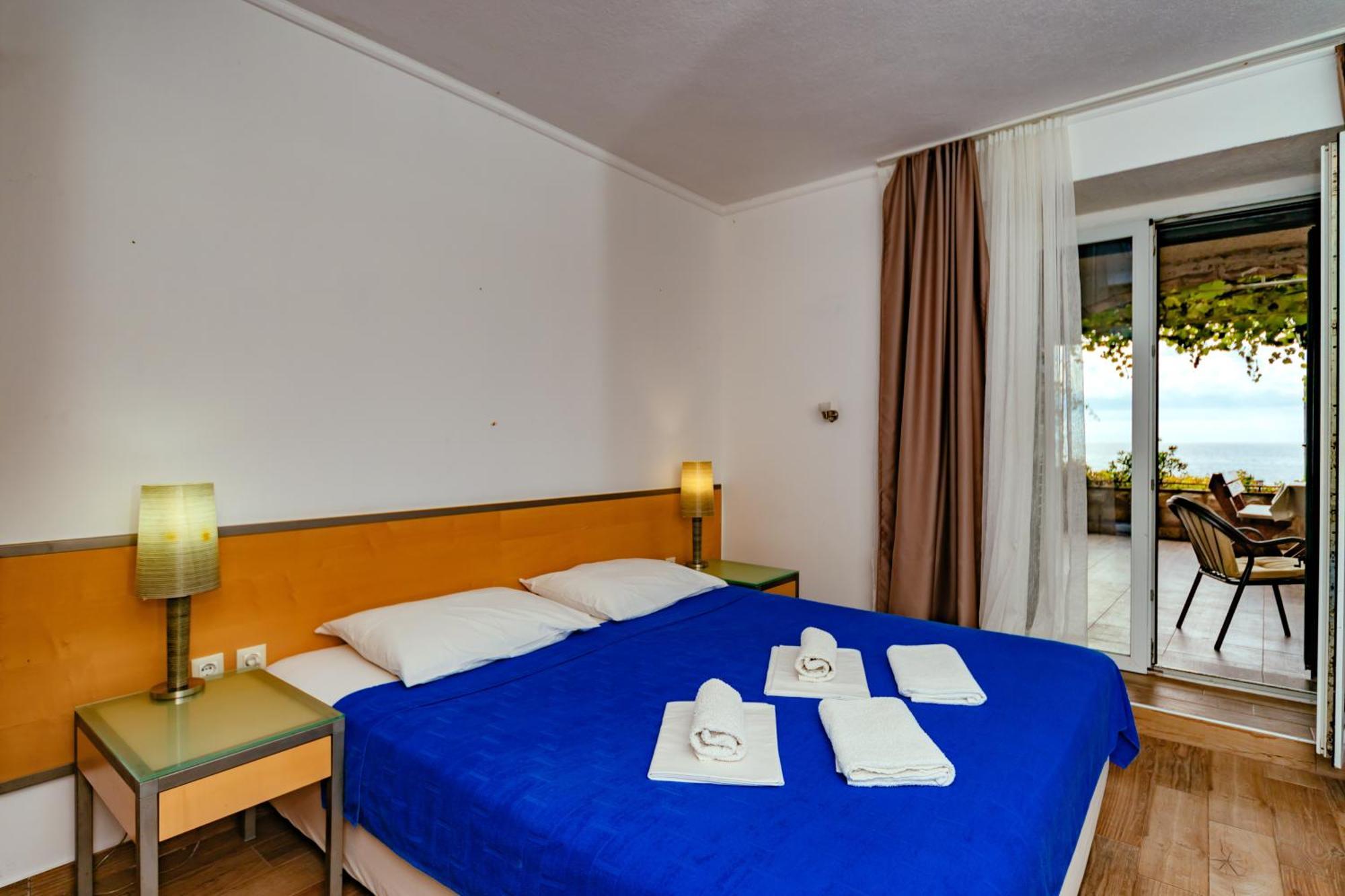 Hotel Savojo Петровац Экстерьер фото