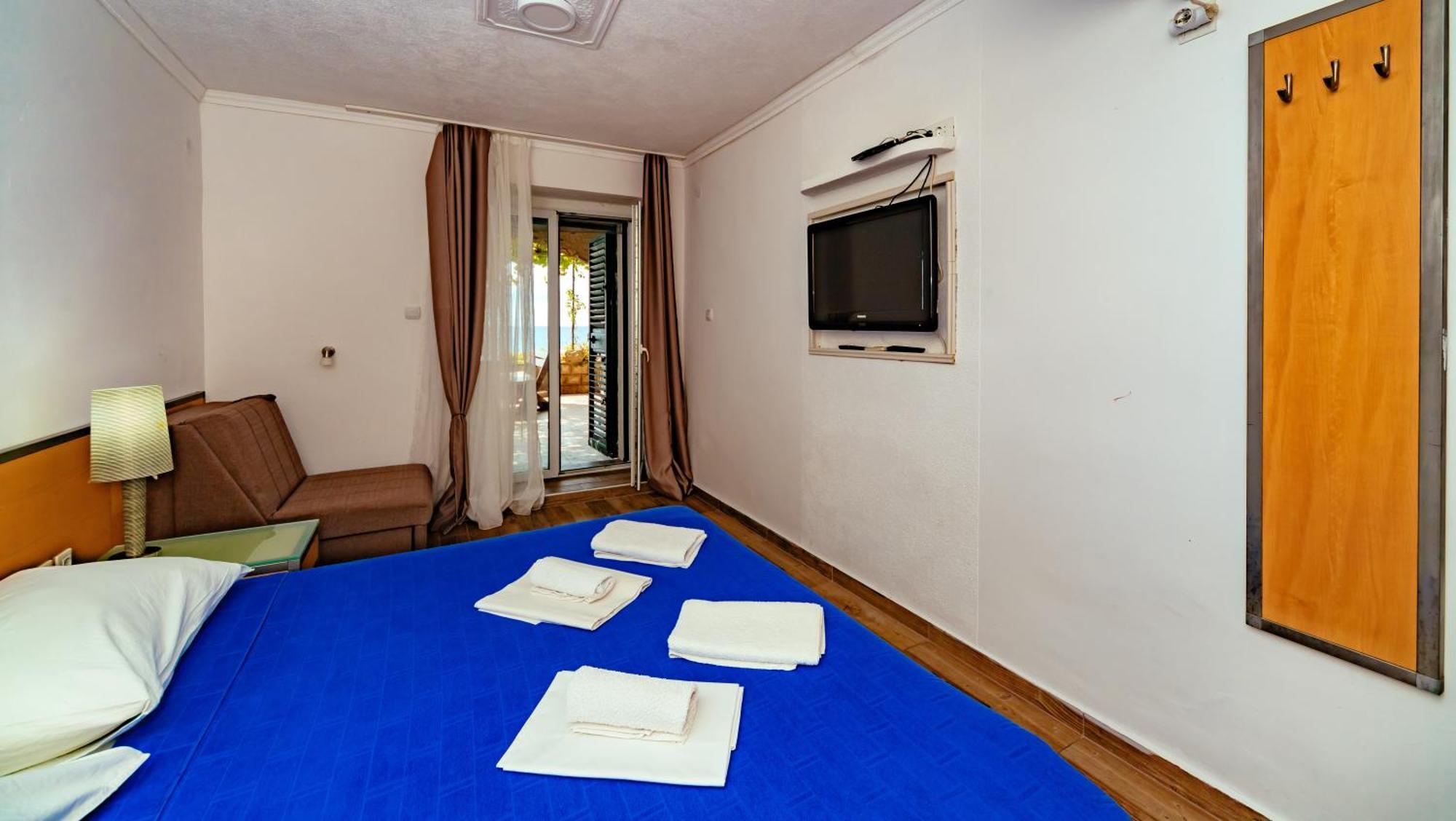 Hotel Savojo Петровац Экстерьер фото