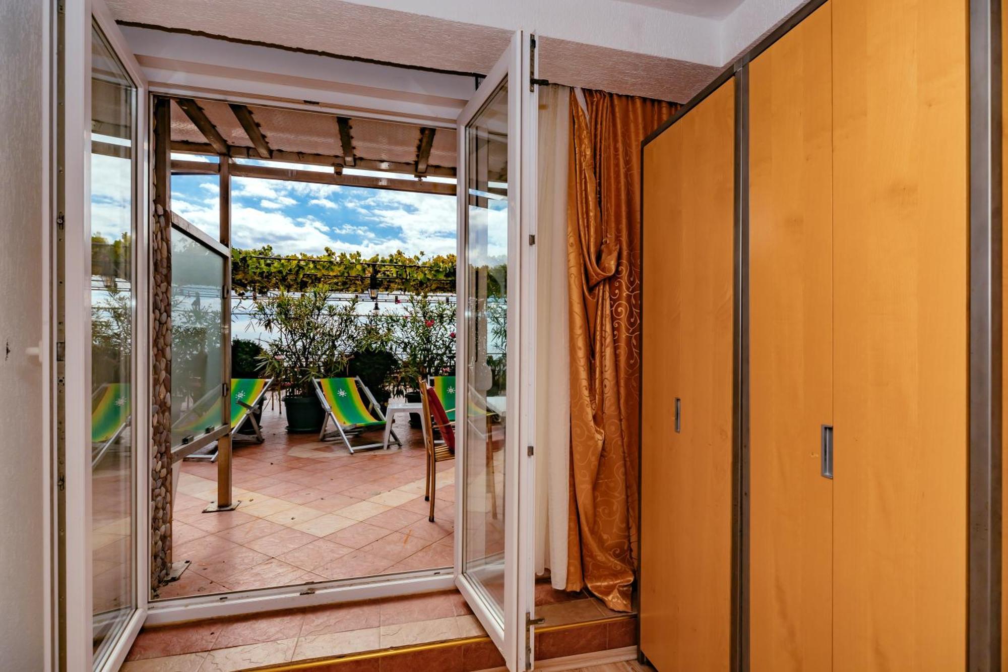Hotel Savojo Петровац Экстерьер фото