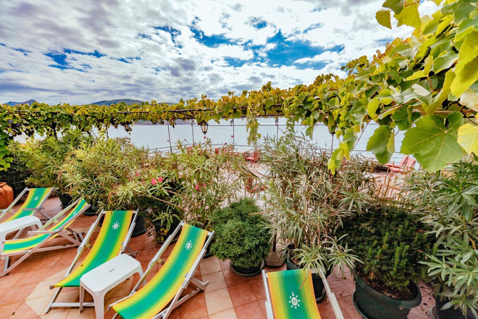 Hotel Savojo Петровац Экстерьер фото