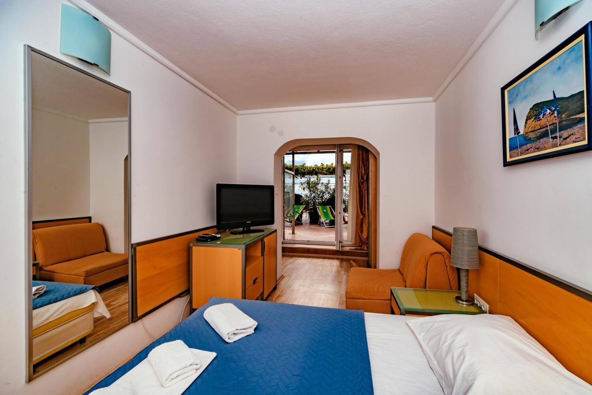 Hotel Savojo Петровац Экстерьер фото
