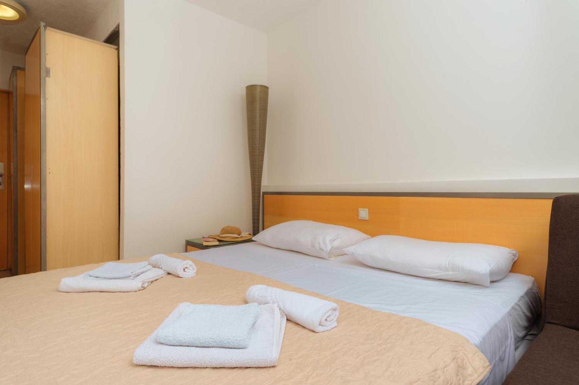 Hotel Savojo Петровац Экстерьер фото
